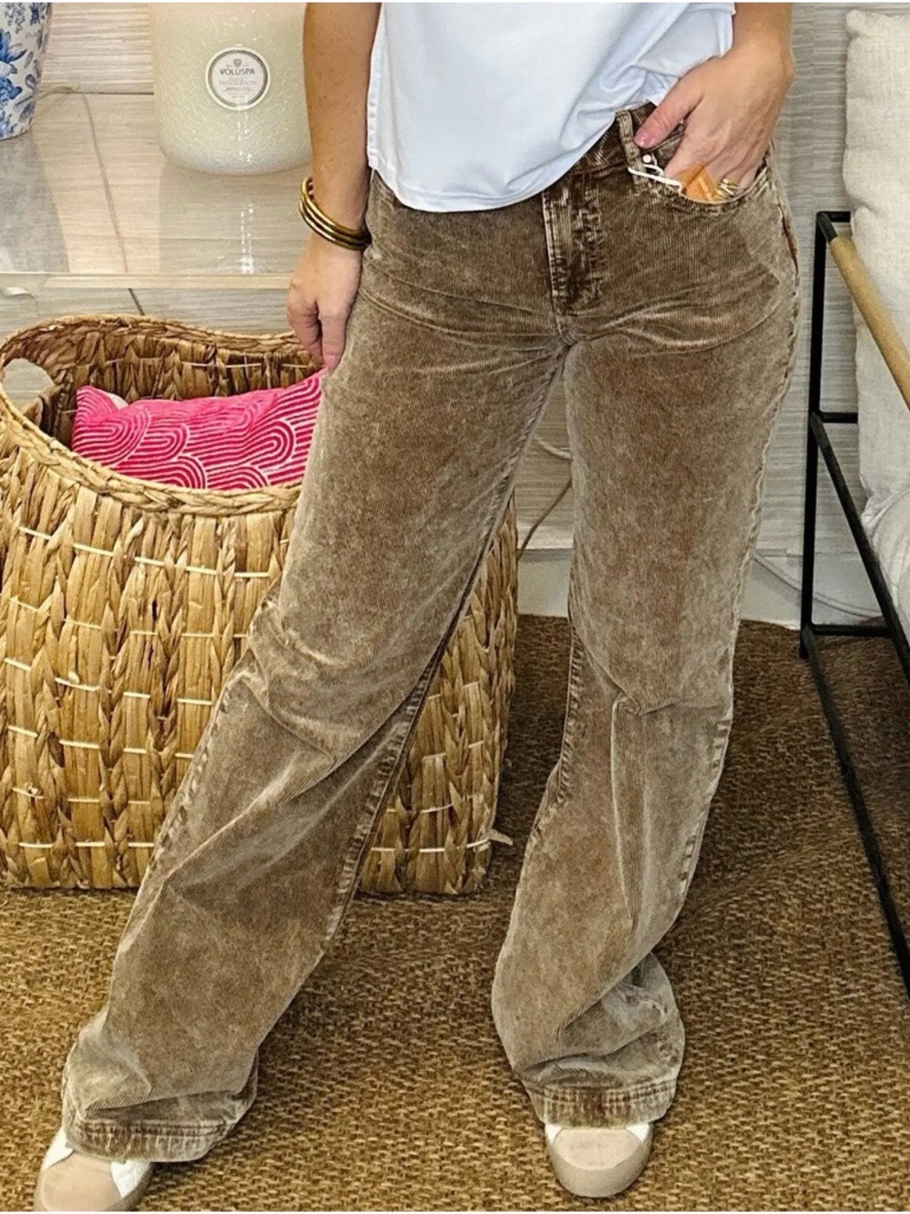 Risen Wide Leg Jeans in Mocha - Picture 2 of 8